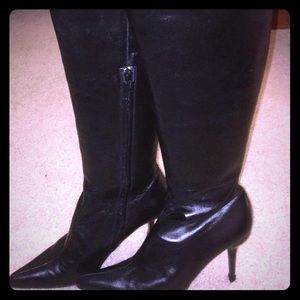 Vero Cuoio Designer Knee-High Heeled Boots.